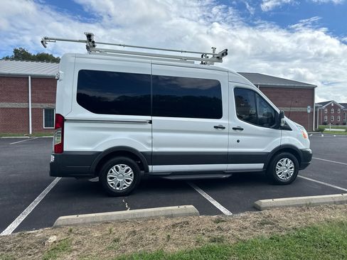 Used 2018 Ford Transit 150 XLT image 4