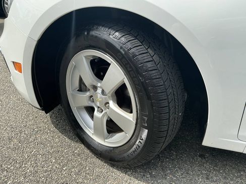 Used 2016 Chevrolet Cruze LT FWD image 9