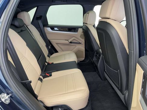 Certified 2024 Porsche Cayenne AWD/4WD image 22