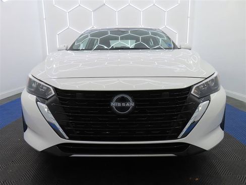 Used 2025 Nissan Sentra SV FWD image 3