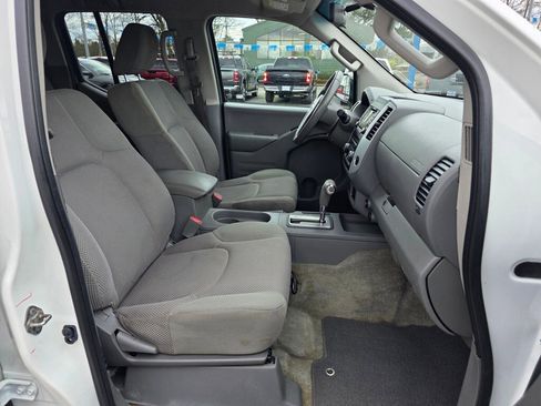 Used 2015 Nissan Frontier SV image 21