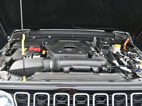 Used 2025 Jeep Wrangler Unlimited Sahara w/ Safety Group AWD/4WD image 26