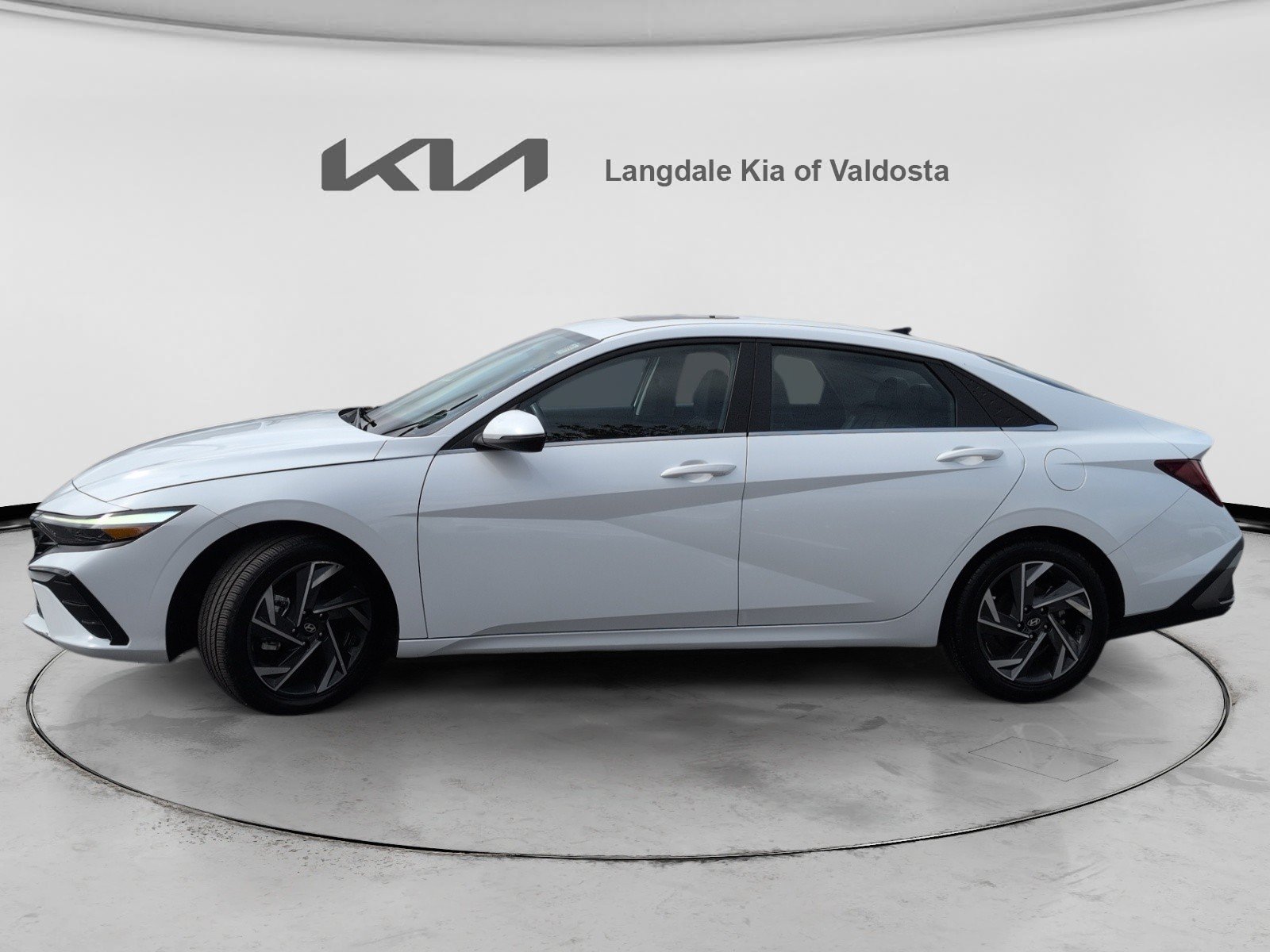 Used 2025 Hyundai Elantra Limited FWD image 10