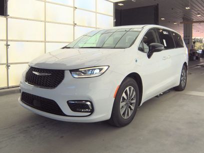 Used 2024 Chrysler Pacifica Limited