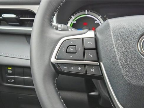 Certified 2024 Toyota Highlander XLE image 9