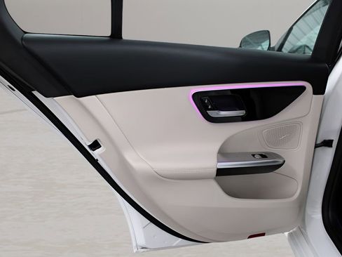 Used 2024 Mercedes-Benz C 300 Sedan image 11