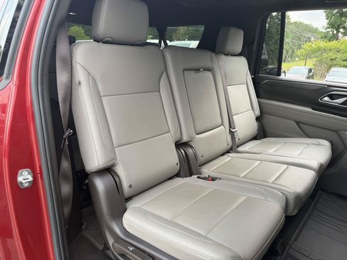 Used 2024 Chevrolet Suburban Z71 w/ Luxury Package AWD/4WD image 19