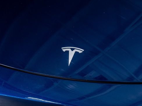 Used 2023 Tesla Model Y Long Range image 16