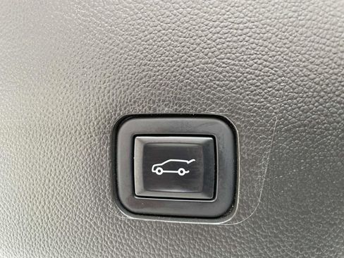 Certified 2022 Chevrolet Traverse Premier w/ LPO, Floor Liner Package AWD/4WD image 21