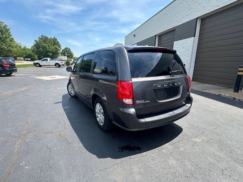 Used 2017 Dodge Grand Caravan SE w/ UConnect Hands-Free Group FWD image 6