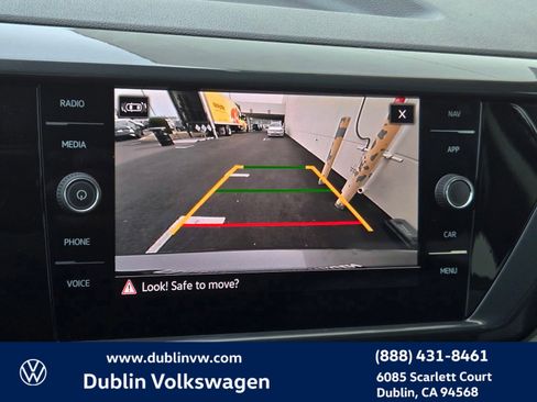 Certified 2022 Volkswagen Taos SEL w/ Panoramic Sunroof Package image 16