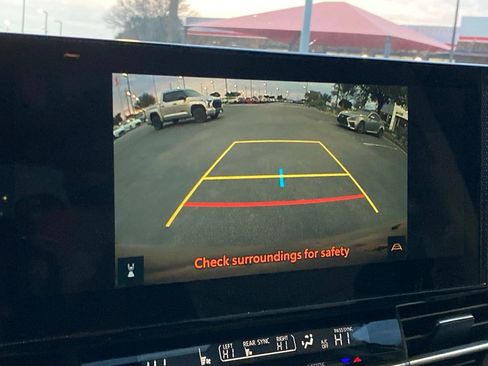 Used 2025 Toyota Sienna Limited image 22