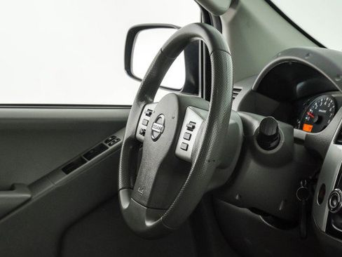 Used 2016 Nissan Frontier SV image 12