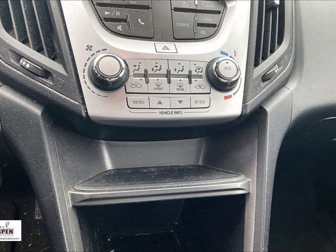 Used 2017 Chevrolet Equinox LT image 29