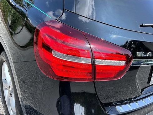 Certified 2020 Mercedes-Benz GLA 250 4MATIC image 17