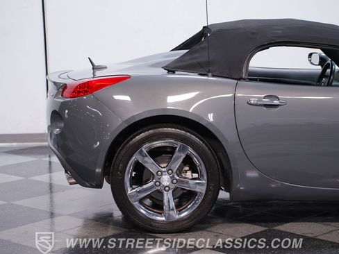 Used 2008 Pontiac Solstice GXP w/ Premium Package RWD image 24