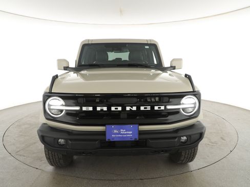 Used 2025 Ford Bronco Outer Banks image 2