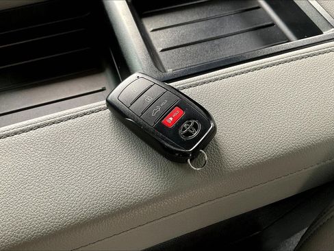 Used 2025 Toyota Tundra Limited image 35