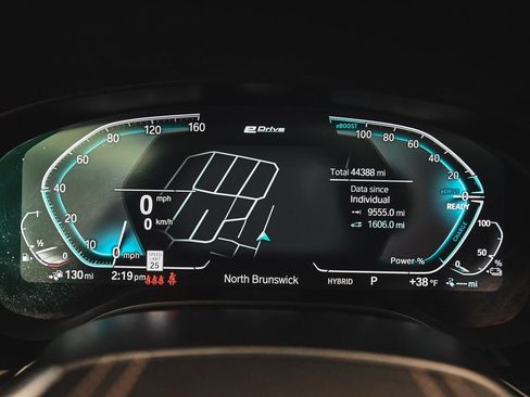 Used 2023 BMW 530e xDrive w/ Premium Package image 16