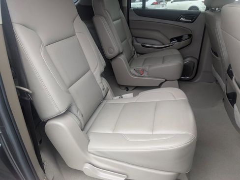 Used 2020 GMC Yukon XL SLT w/ Premium Edition image 23