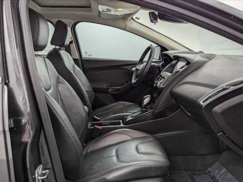 Used 2016 Ford Focus Titanium w/ Titanium Technology Package image 21