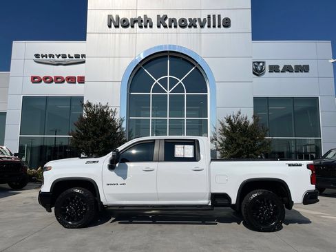 Used 2025 Chevrolet Silverado 3500 LT w/ Trail Boss Package AWD/4WD image 2