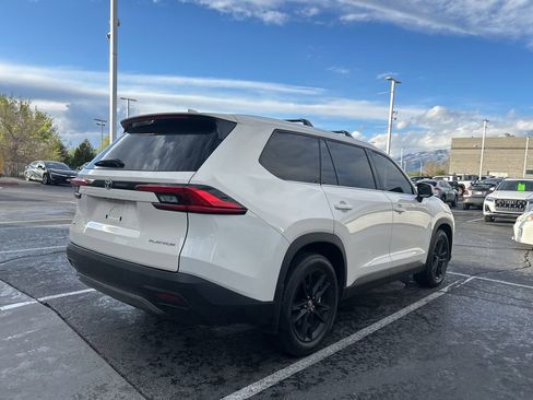 Used 2024 Toyota Grand Highlander AWD image 4