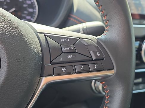 Used 2023 Nissan Sentra SR w/ Midnight Edition Package FWD image 11