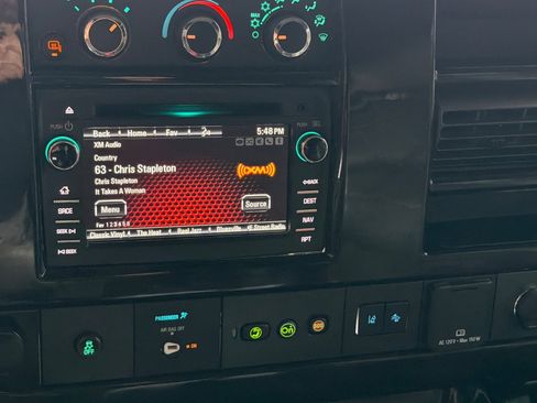 Used 2020 GMC Savana 2500 Extended w/ Enhanced Convenience Package image 23