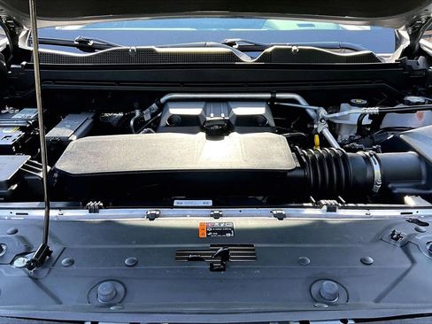Used 2025 Chevrolet Colorado Z71 AWD/4WD image 36