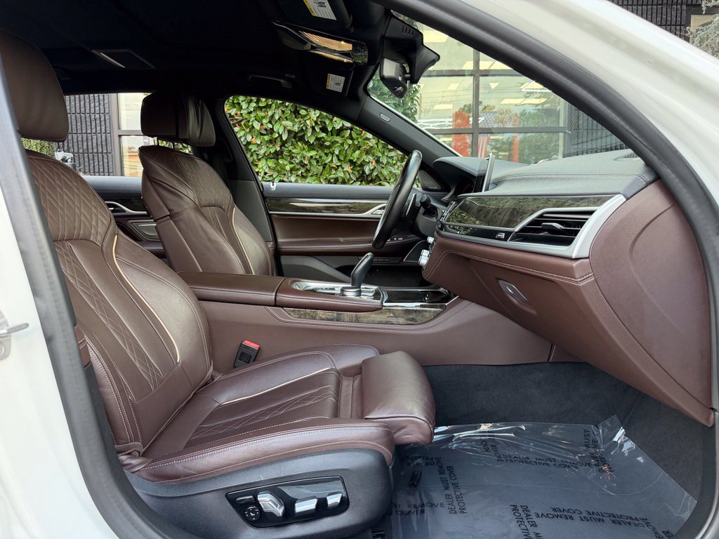 Used 2022 BMW 740i w/ M Sport Package RWD image 32
