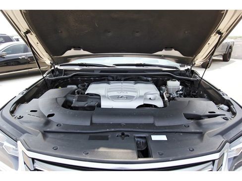 Used 2020 Lexus LX 570 4WD w/ Luxury Package image 31