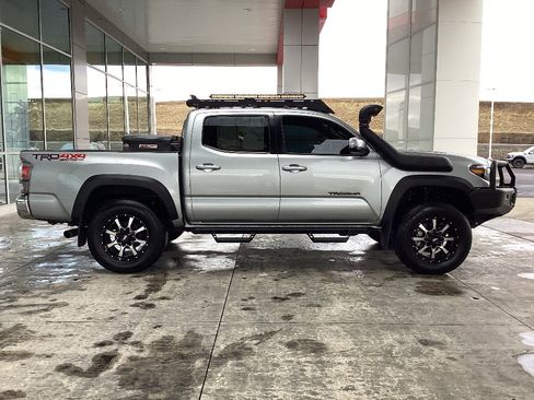 Certified 2023 Toyota Tacoma TRD Off-Road w/ Black Out Package (TMS) image 11