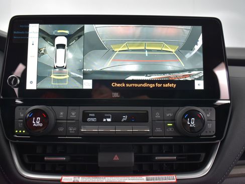 Used 2025 Toyota Grand Highlander AWD Hybrid image 17