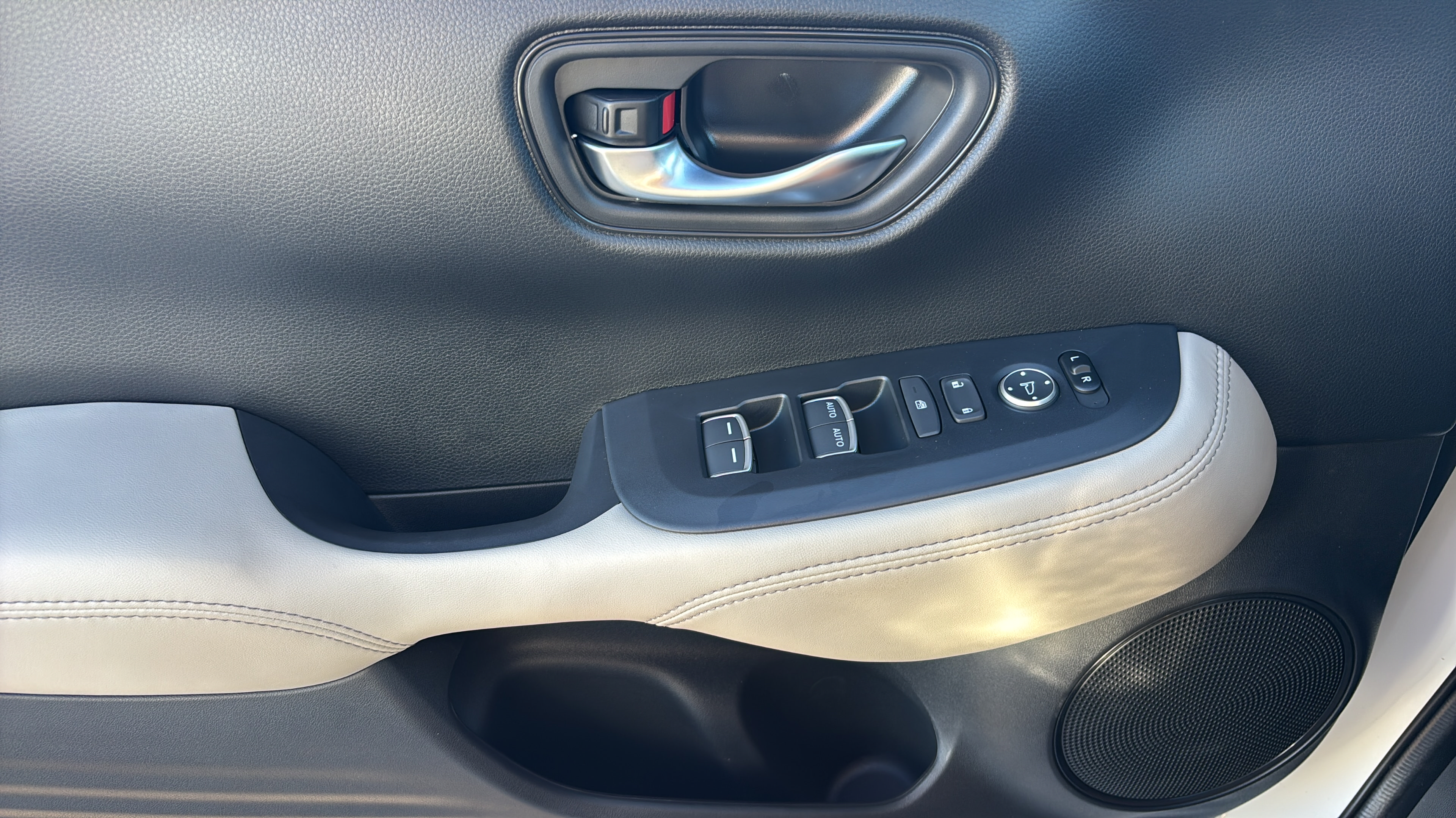 New 2027 Honda HR-V EX-L image 17