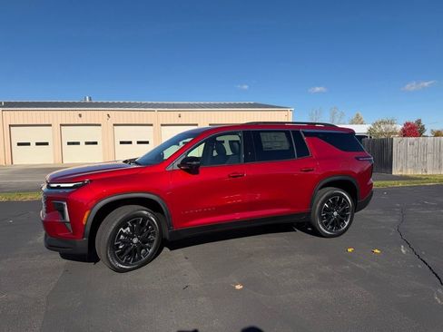 New 2026 Chevrolet Traverse LT w/ Sun and Wheel Package FWD image 1