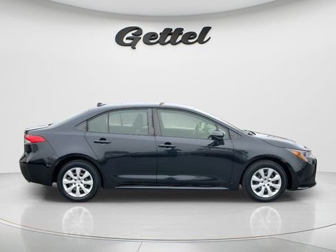 Used 2022 Toyota Corolla LE image 3