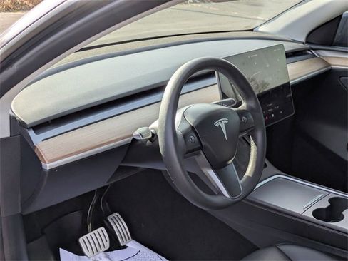 Used 2023 Tesla Model Y Performance image 14