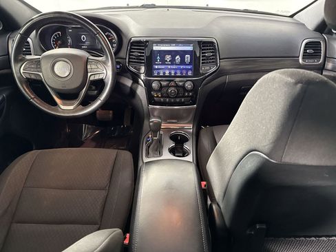 Used 2019 Jeep Grand Cherokee Laredo image 24