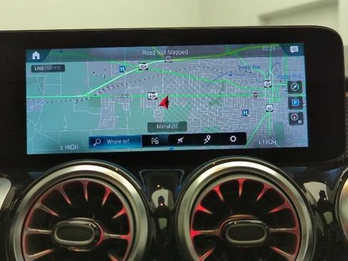 Used 2022 Mercedes-Benz GLB 250 4MATIC image 16