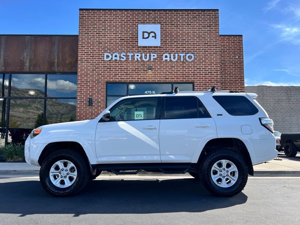 Used 2014 Toyota 4Runner SR5 AWD/4WD image 3