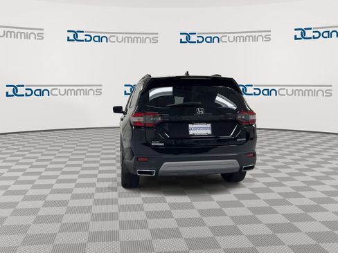 Used 2024 Honda Pilot Touring image 7