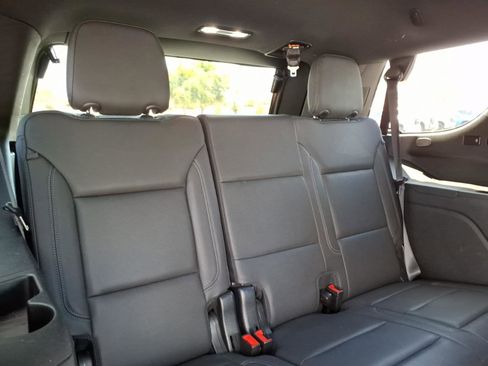 Used 2023 Chevrolet Tahoe Z71 w/ Luxury Package AWD/4WD image 16