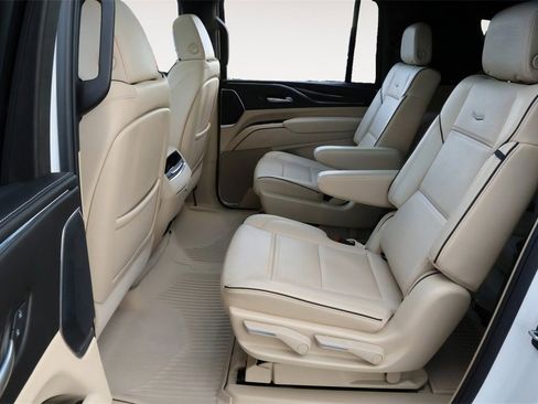 Used 2024 Cadillac Escalade ESV Premium Luxury image 21