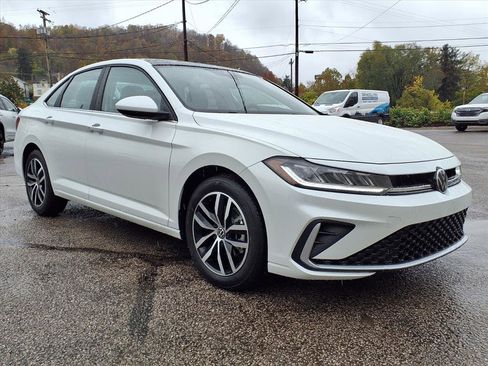 New 2026 Volkswagen Jetta SE image 2