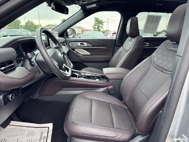 Used 2025 Ford Explorer Platinum w/ Ultimate Package AWD/4WD image 9