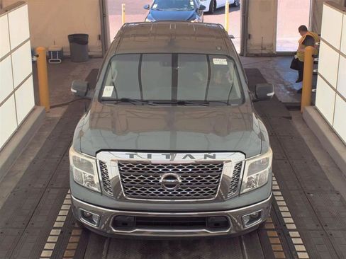 Used 2017 Nissan Titan SV image 2