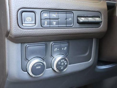 Used 2022 GMC Yukon Denali RWD image 25
