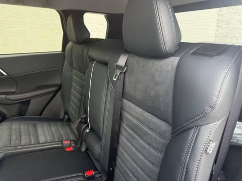 New 2026 Mitsubishi Outlander AWD image 24
