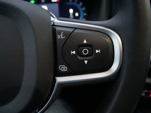 Certified 2025 Volvo XC60 B5 Core image 25